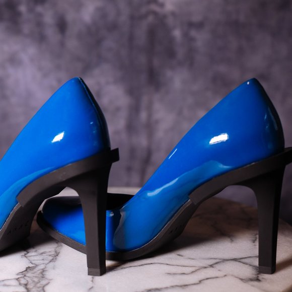 DKNY blue, leather Prim Pointy Pump with rubber heel - Picture 8 of 8